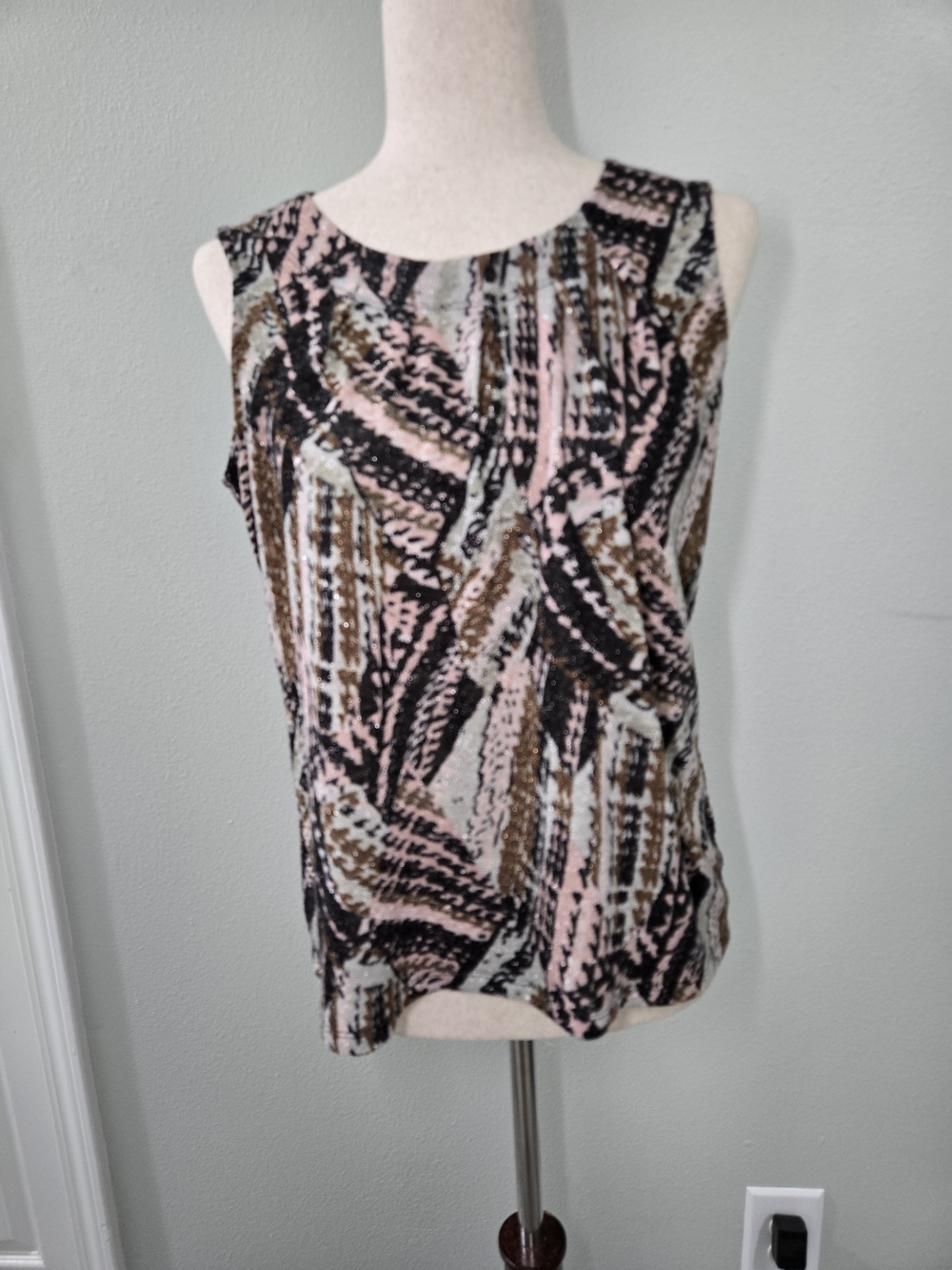 Kasper Abstract Print Sleeveless Top in Pink, Brown and Black